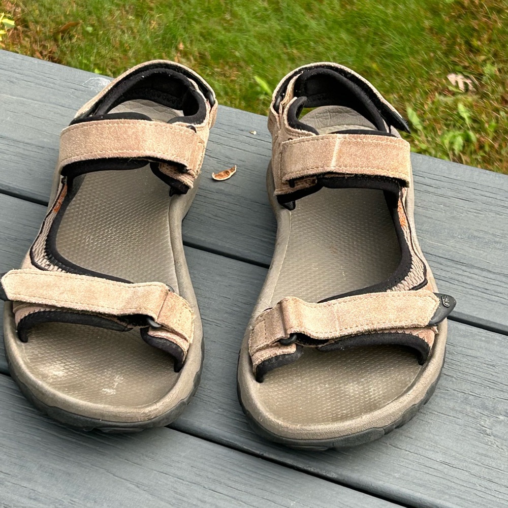 Men’s Size 8 Adjustable Teva Tan and Black Outdoor Sandals - Picture 2 of 7